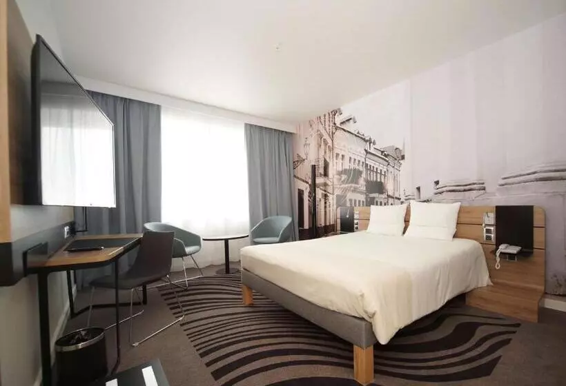 Suite Queen Bed