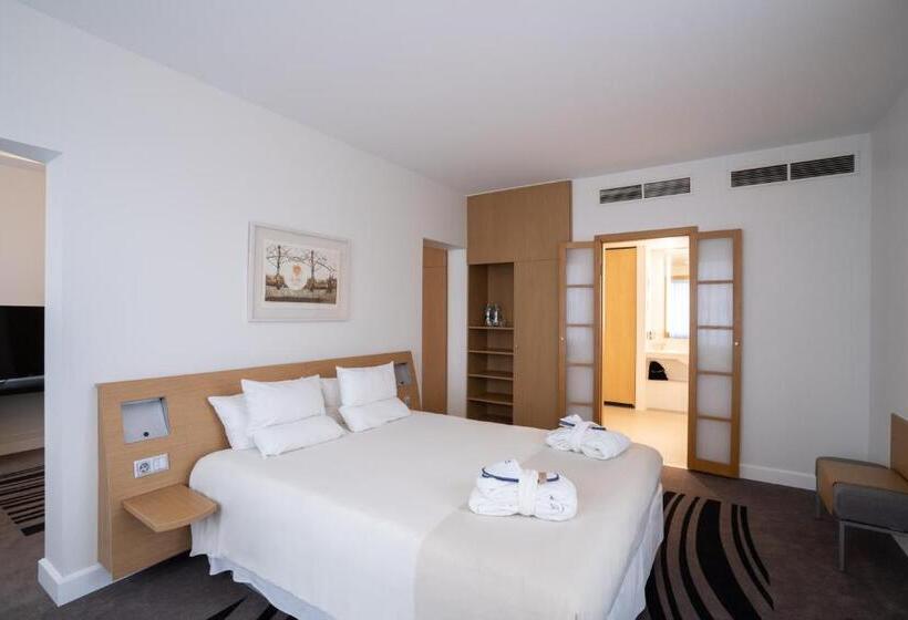 Suite Queen Bed, Novotel Vilnius Centre