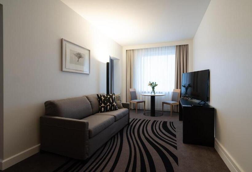 Suite Queen Bed, Novotel Vilnius Centre