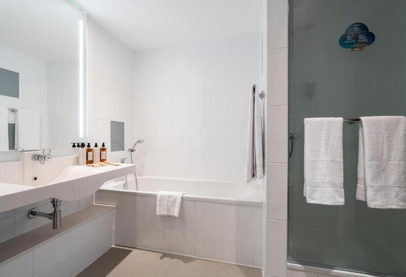 Suite Queen Bed, Novotel Vilnius Centre