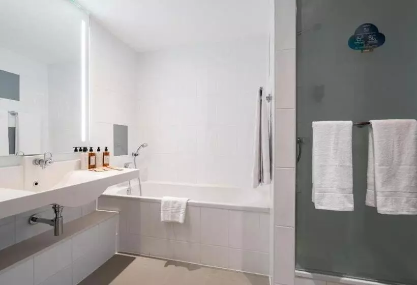 Suite Queen Bed, Novotel Vilnius Centre