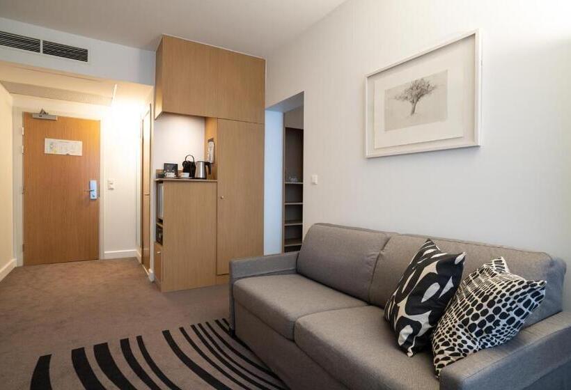 Suite Queen Bed, Novotel Vilnius Centre