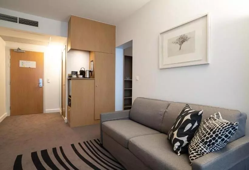 Suite Queen Bed, Novotel Vilnius Centre