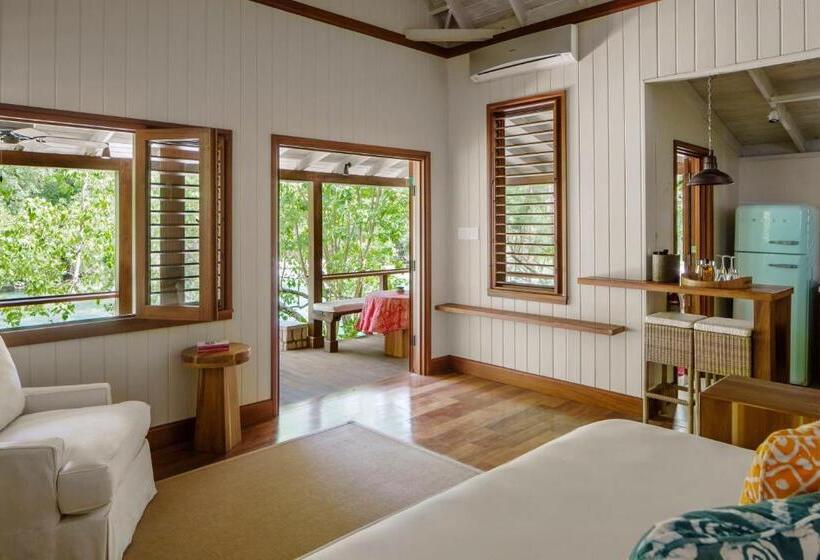 ویلای 1 خوابه, Goldeneye