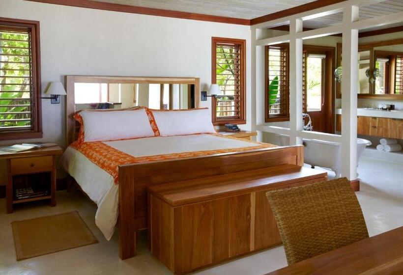 ویلای 2 خوابه, Goldeneye