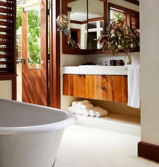 ویلای 3 خوابه, Goldeneye