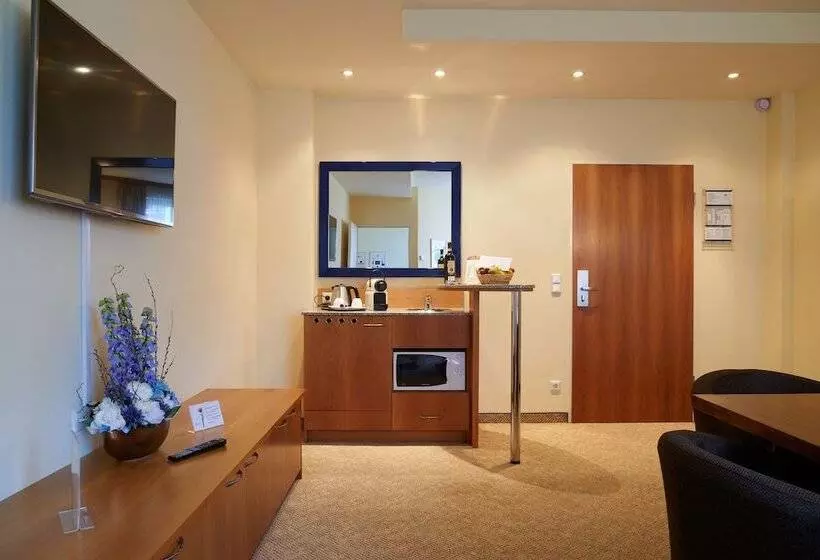 سوئیت کلاسیک, Starlight Suiten Hotel Budapest