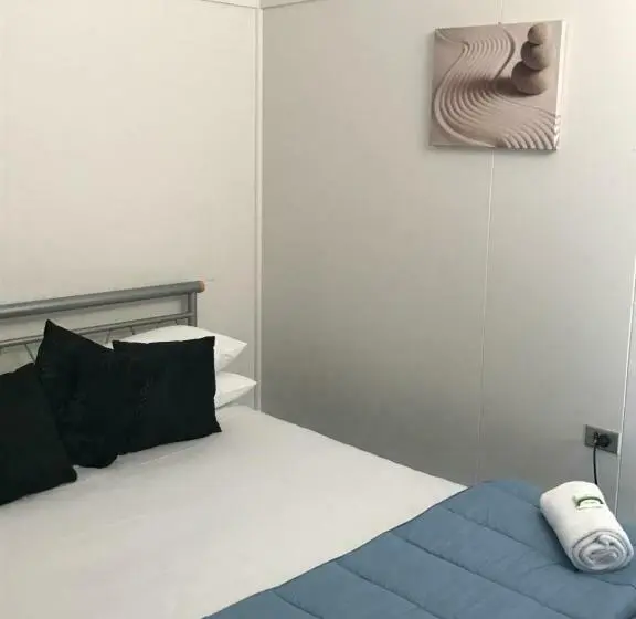 スタンダードルーム, Tin Can Bay Budget Accommodation