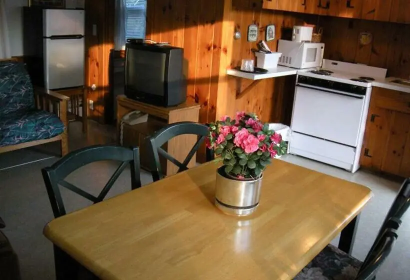 デラックススイート, Bass River Motel