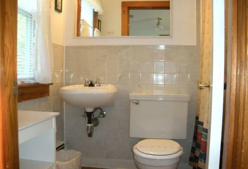 デラックススイート, Bass River Motel