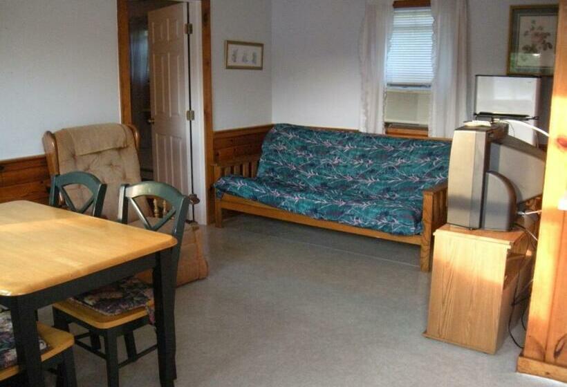 디럭스 스위트, Bass River Motel