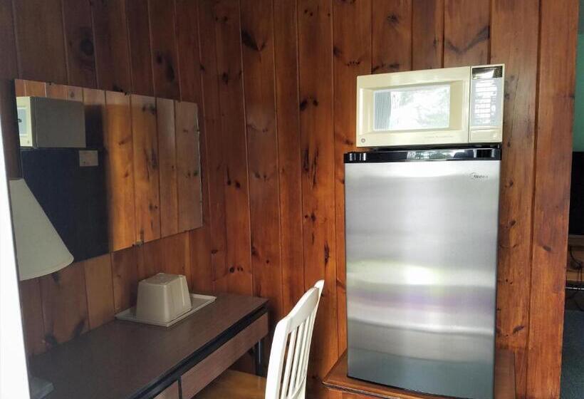 스탠다드 룸 킹사이즈 침대, Bass River Motel