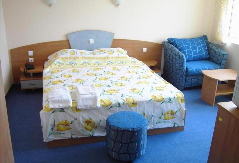 חדר סטנדרט לשלושה, Fresh Family