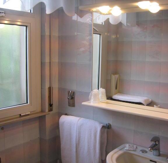 חדר סטנדרט לשלושה, Moderno