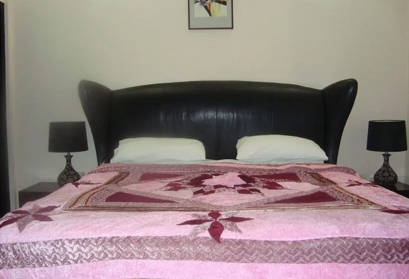 اتاق استاندارد, San Rock