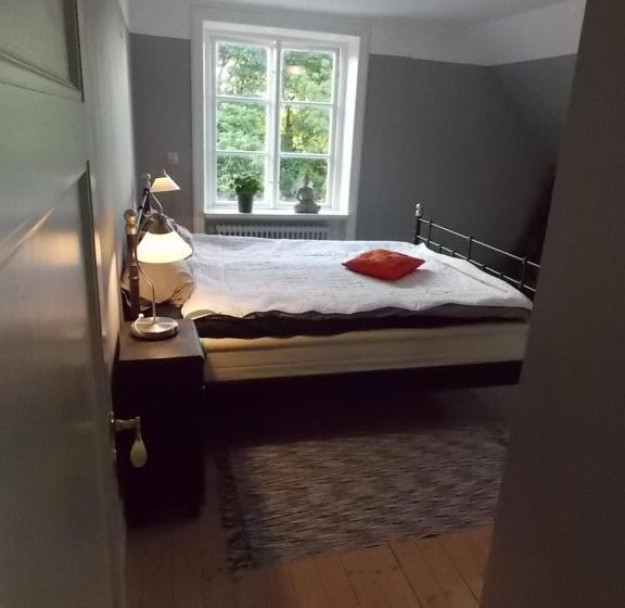 Номер Стандарт, The Garden Hill