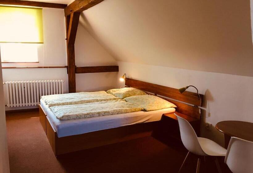 חדר סטנדרט לארבעה, Ubytování Doma