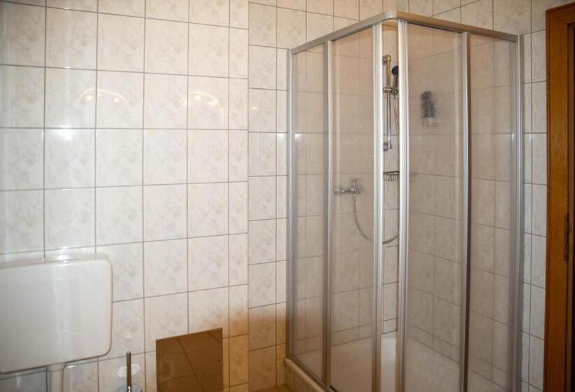 חדר סטנדרט לארבעה, Pension Christine