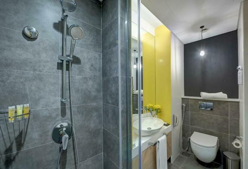 اتاق کلاسیک, Urban Al Khoory