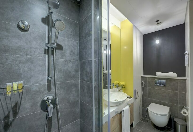 اتاق کلاسیک, Urban Al Khoory