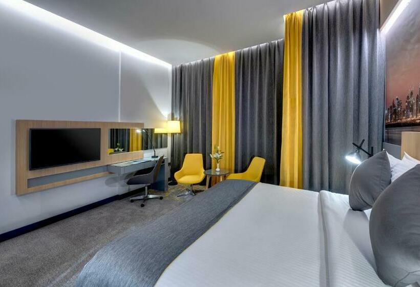 اتاق پرمیوم, Urban Al Khoory