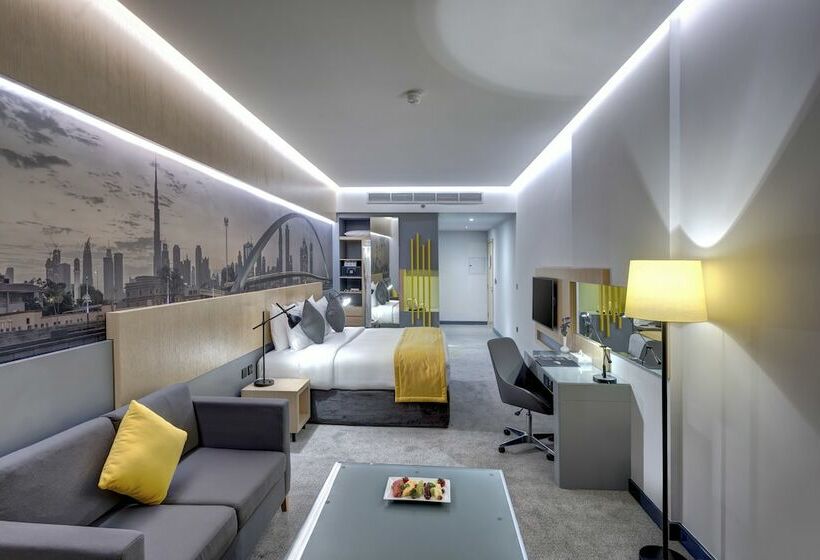 اتاق پرمیوم, Urban Al Khoory