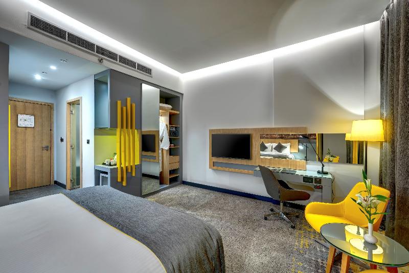 اتاق پرمیوم, Urban Al Khoory