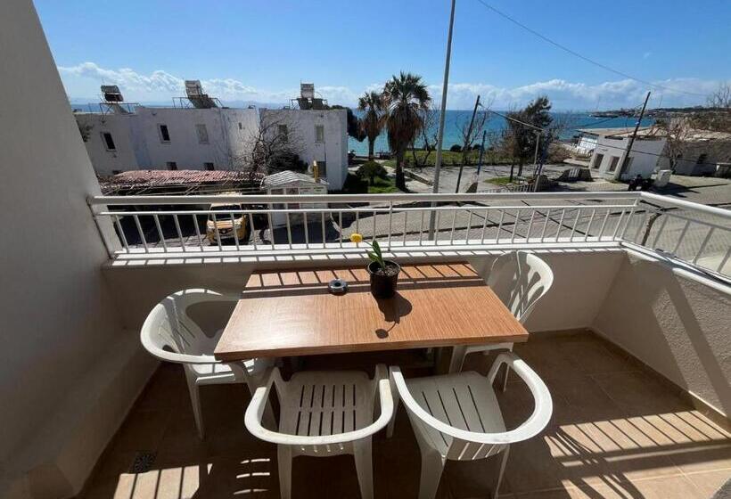 海の見える1ベッドルームアパートメント, Holiday Apart 50 Meters To Beach, Sea View Apartments