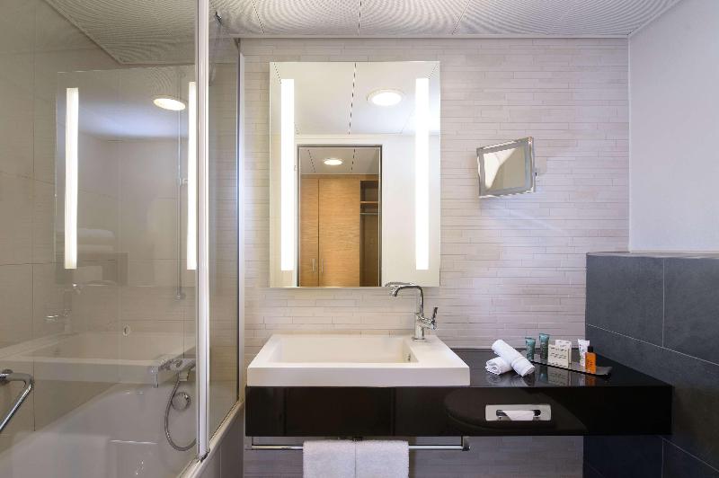 Номер Стандарт, Hilton Zurich Airport
