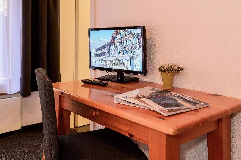 اتاق استاندارد سه نفره, Jungfrau Lodge, Swiss Mountain