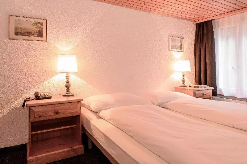 اتاق استاندارد سه نفره, Jungfrau Lodge, Swiss Mountain