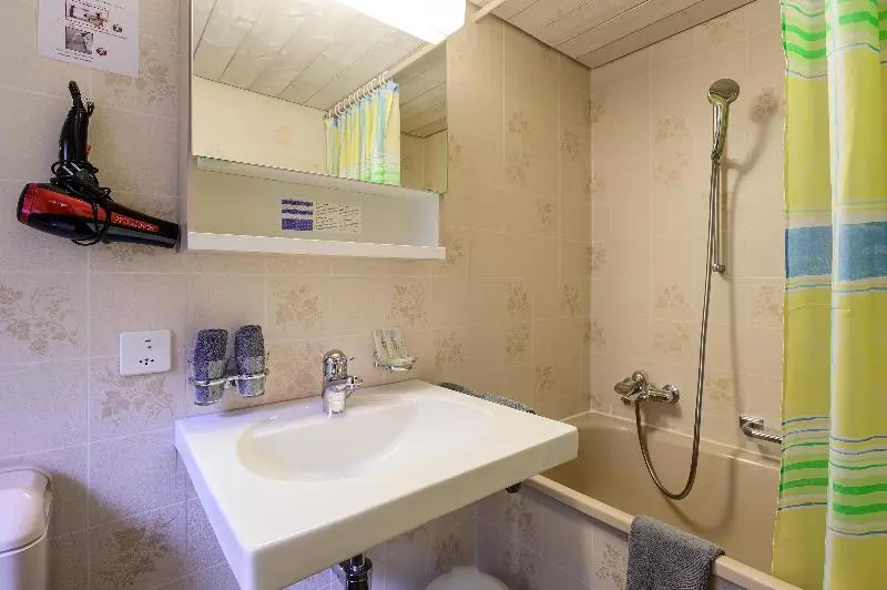 اتاق استاندارد سه نفره, Jungfrau Lodge, Swiss Mountain