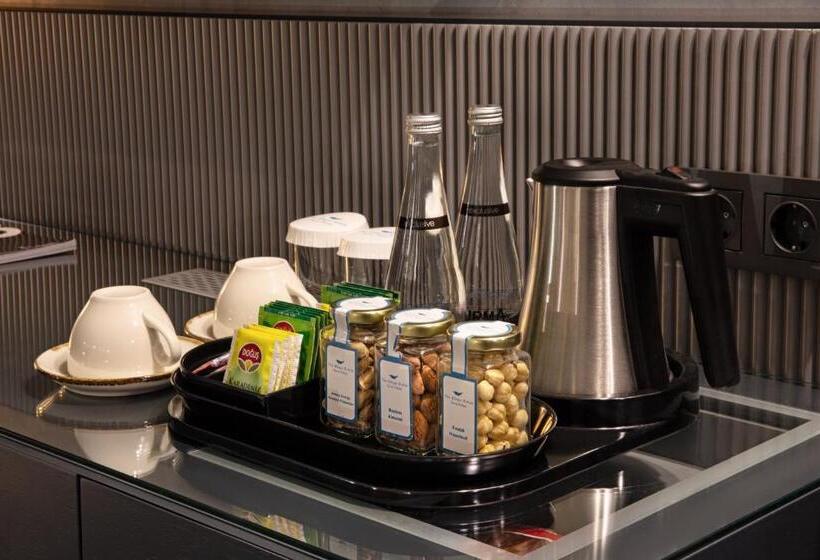 스탠다드 트리플 룸, The Wings Hotels Neva Palas