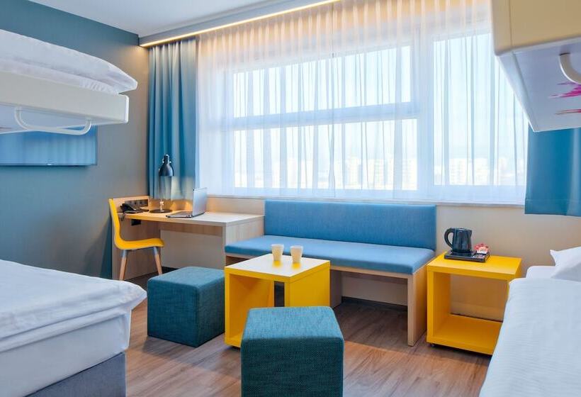 חדר סטנדרט לשלושה, O3