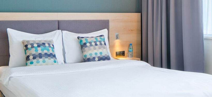 חדר סטנדרט לשלושה, O3