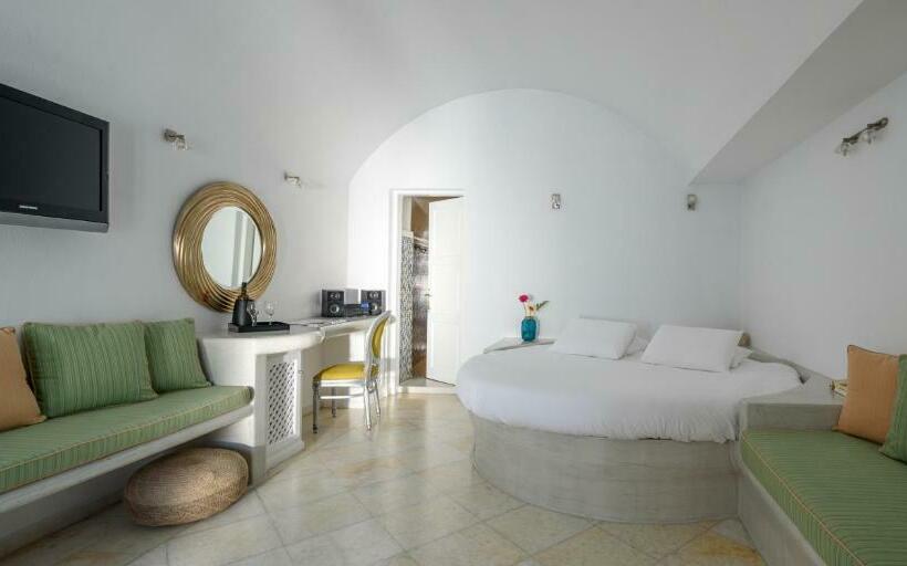 Полулюкс, Pegasus Suites & Spa