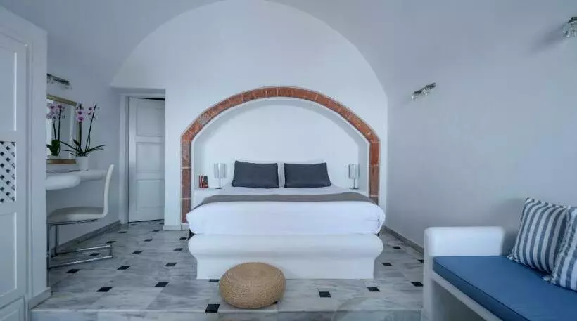 سوئیت جونیور با ماساژ آبی, Pegasus Suites & Spa