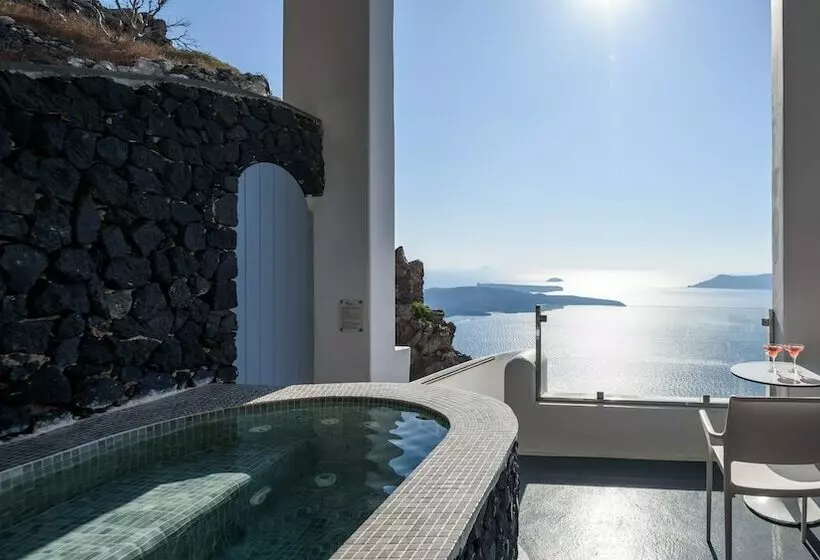 سوئیت جونیور با ماساژ آبی, Pegasus Suites & Spa