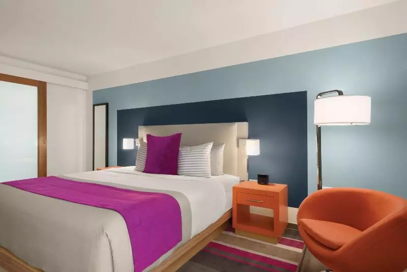 اتاق استاندارد با تخت بزرگ, Tryp By Wyndham Isla Verde