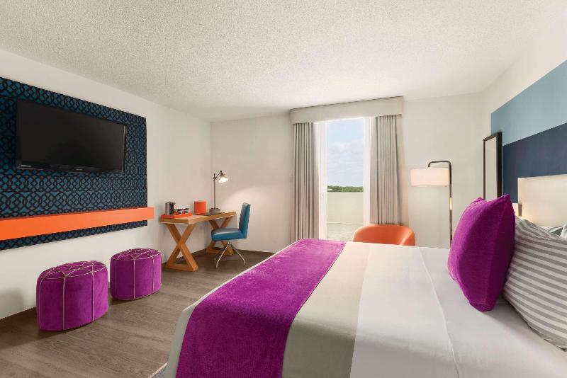 اتاق استاندارد با تخت بزرگ, Tryp By Wyndham Isla Verde