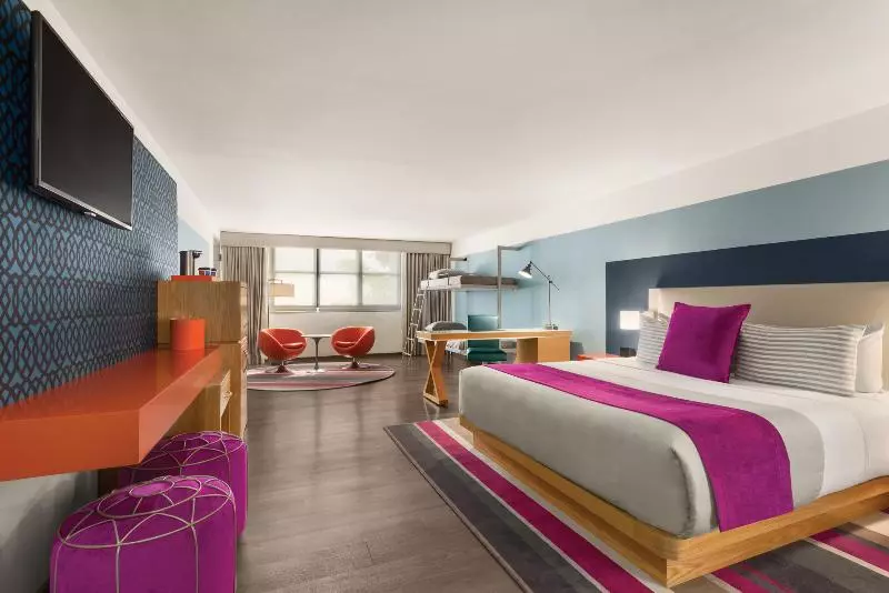 اتاق خانوادگی, Tryp By Wyndham Isla Verde
