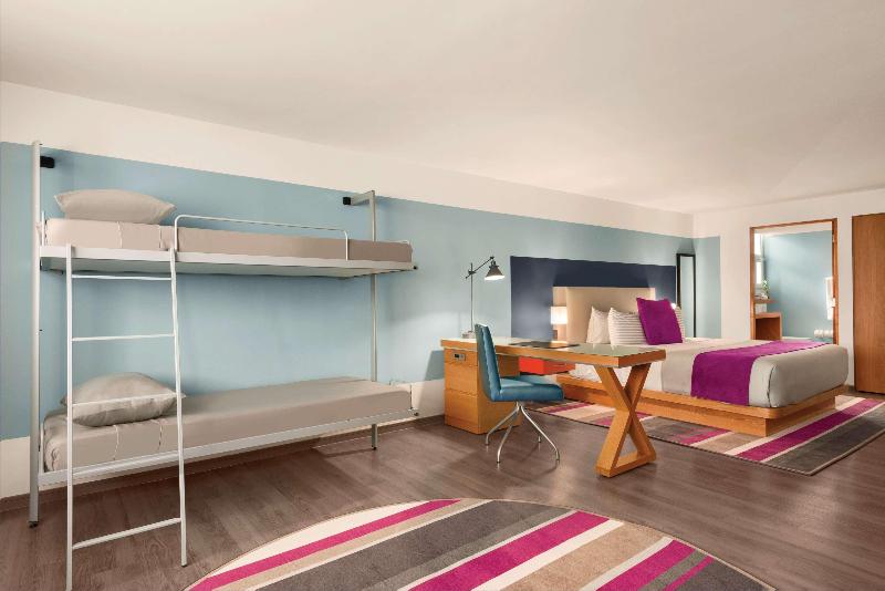 اتاق خانوادگی, Tryp By Wyndham Isla Verde