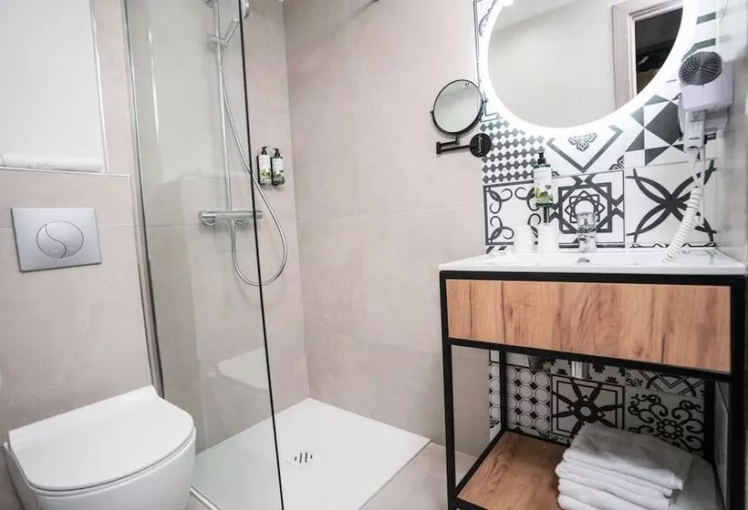 Standard-huone, Univers