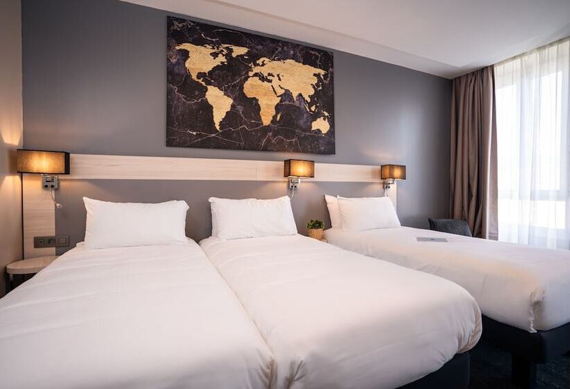 スタンダードトリプルルーム, Univers