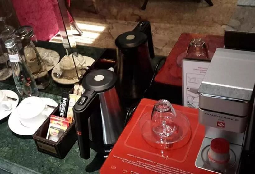 اتاق لوکس با تخت بزرگ, Warwick Ankara