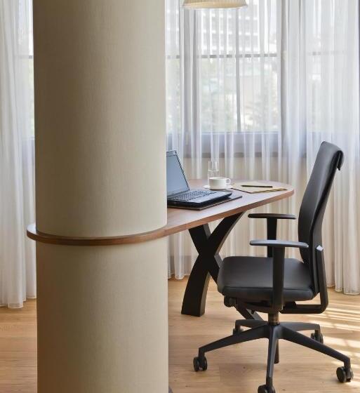 חדר דחוקס עם מיטת קינג, Warwick Ankara