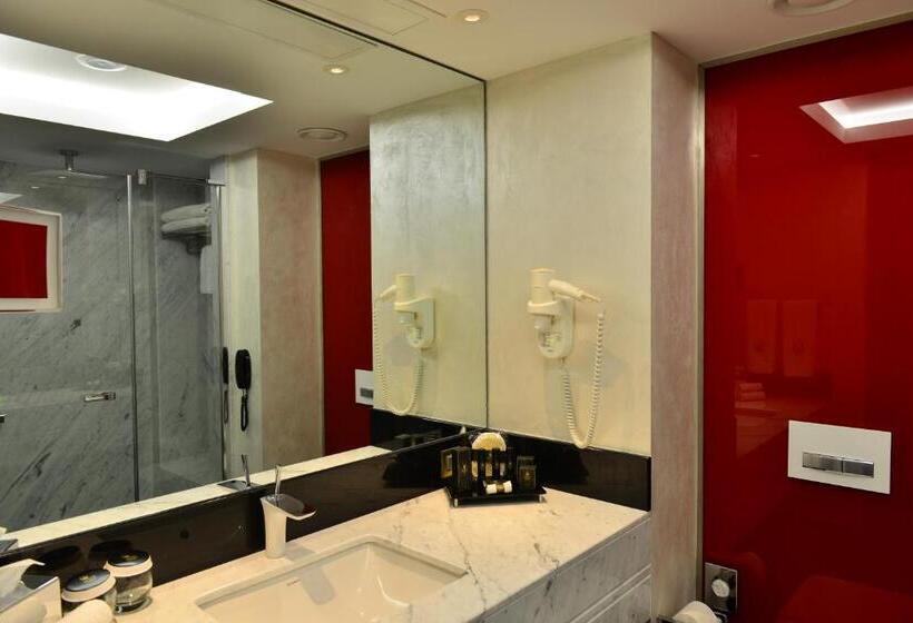 סוויטת ג'וניור, Warwick Ankara