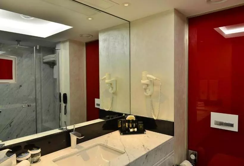 سوییت جونیور, Warwick Ankara