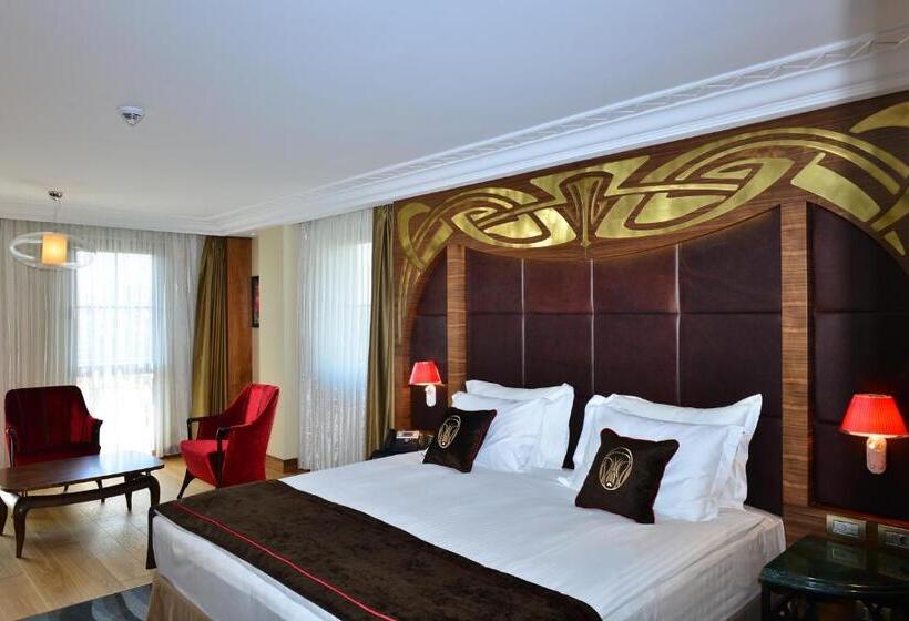 سوییت جونیور, Warwick Ankara