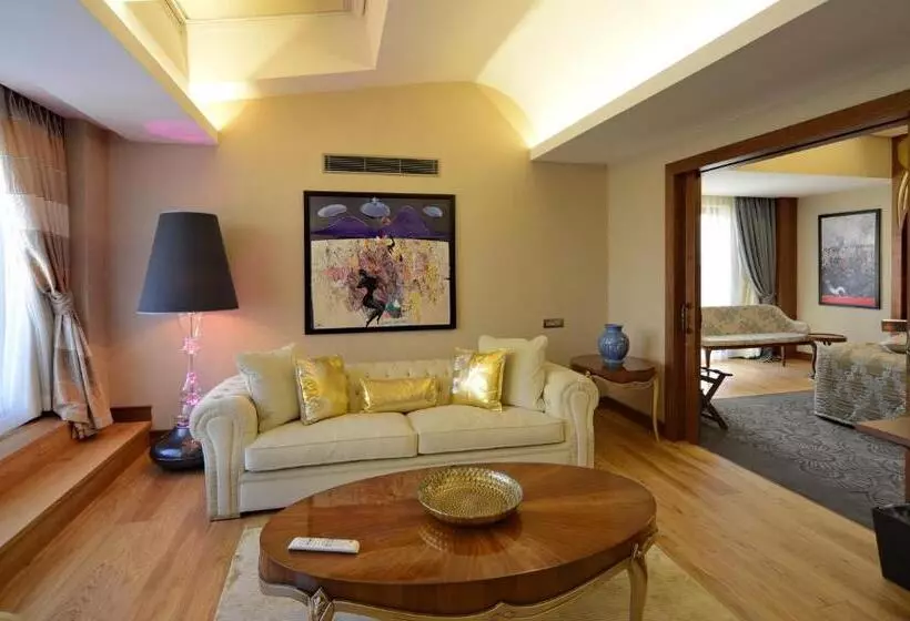 سوئیت پنت هاوس, Warwick Ankara